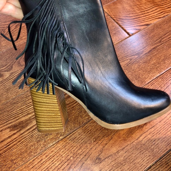NWOT leather boots with leather fringe - Picture 3 of 8